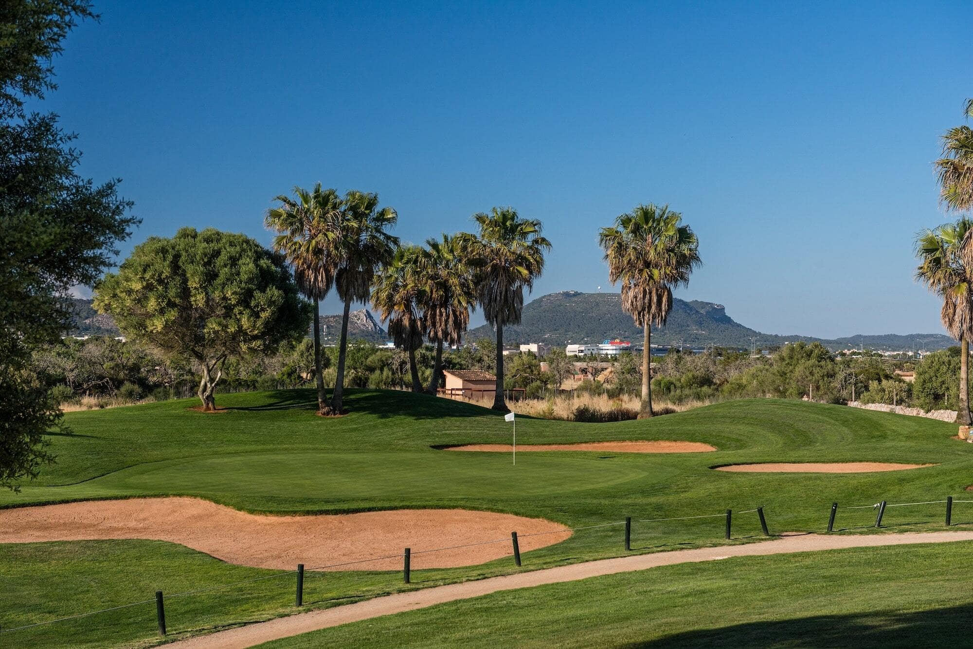 Golf Son Antem East